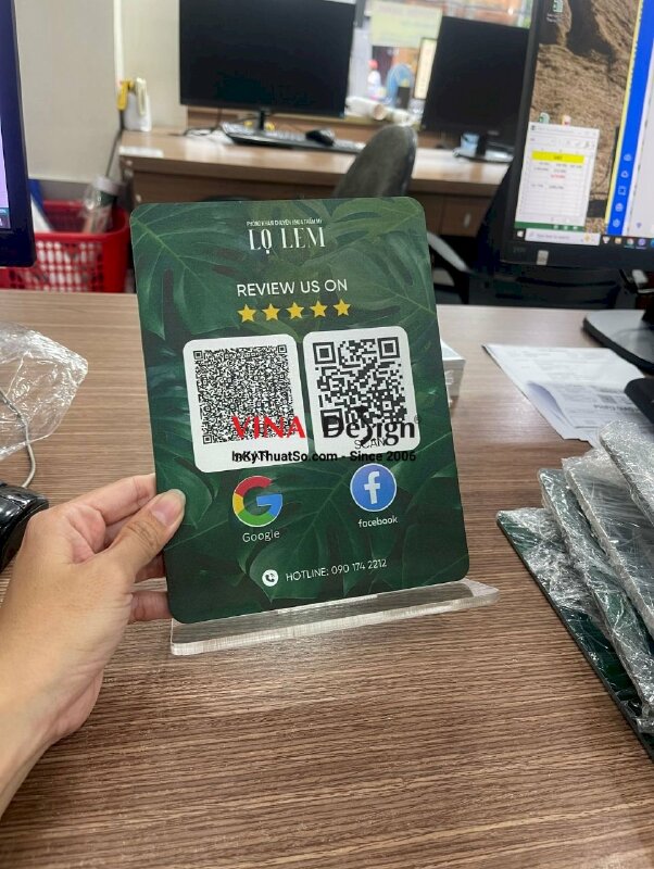 Làm standee quét mã QR code đánh giá review Phòng khám chuyên khoa thẩm mỹ - INKTS3655