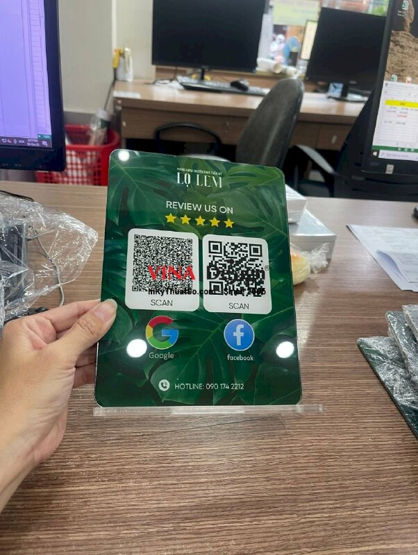 Làm standee quét mã QR code đánh giá review Phòng khám chuyên khoa thẩm mỹ - INKTS3655