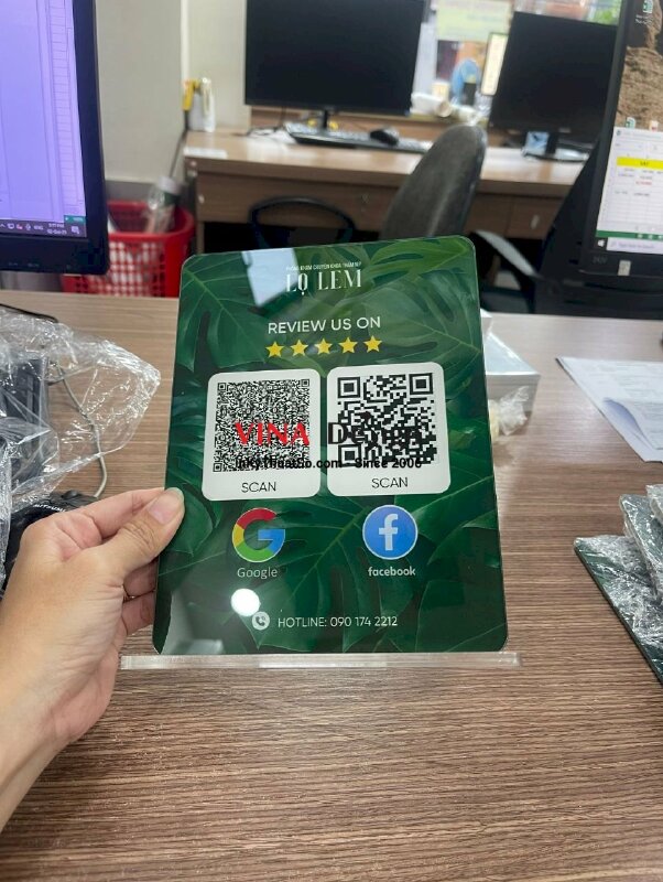 Làm standee quét mã QR code đánh giá review Phòng khám chuyên khoa thẩm mỹ - INKTS3655