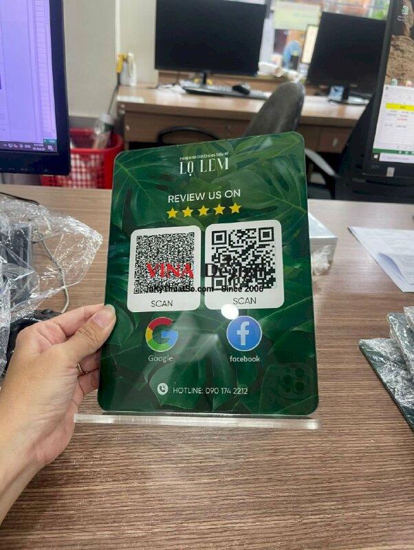 Làm standee quét mã QR code đánh giá review Phòng khám chuyên khoa thẩm mỹ - INKTS3655