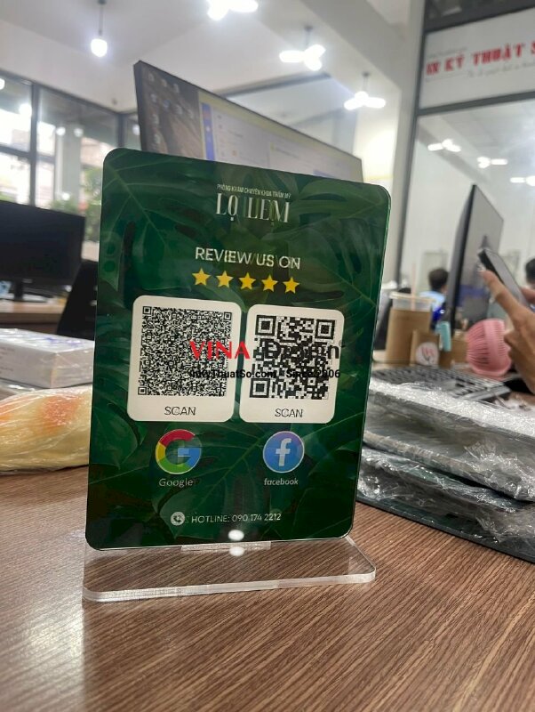 Làm standee quét mã QR code đánh giá review Phòng khám chuyên khoa thẩm mỹ - INKTS3655