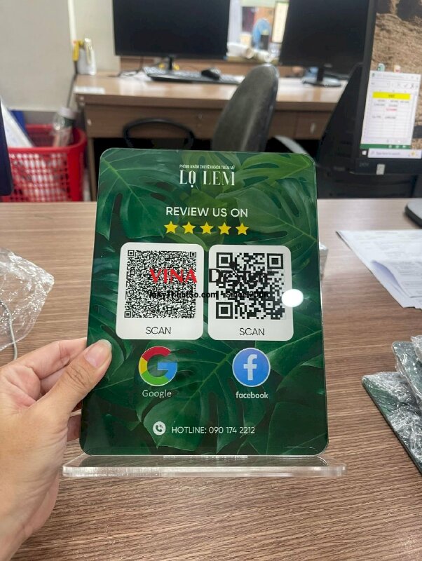 Làm standee quét mã QR code đánh giá review Phòng khám chuyên khoa thẩm mỹ - INKTS3655