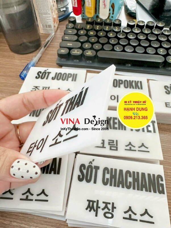 Làm thẻ Mica bảng tên các loại sốt Hàn Quốc gắn quầy gia vị - INKTS3658