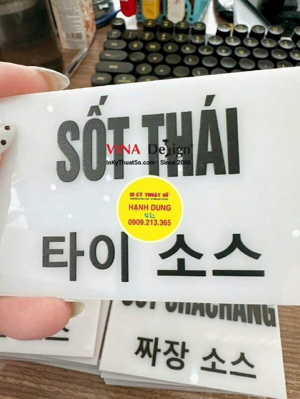 Làm thẻ Mica bảng tên các loại sốt Hàn Quốc gắn quầy gia vị - INKTS3658