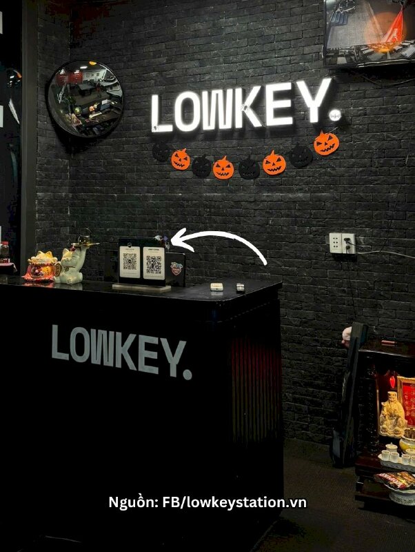 Standee Mica để quầy bộ đôi mã QRcode nhóm Zalo & Fanpage Facebook cho bida Billiards club - INKTS3664