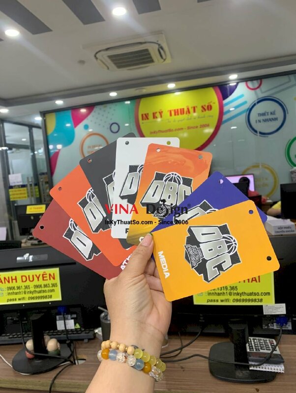 Thẻ nhựa nhân viên in laser, cán mờ, cắt dập HCN bo góc - INKTS364