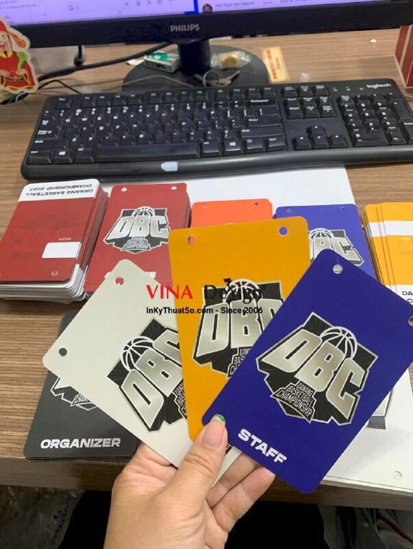 Thẻ nhựa nhân viên in laser, cán mờ, cắt dập HCN bo góc - INKTS364