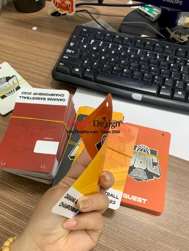 Thẻ nhựa nhân viên in laser, cán mờ, cắt dập HCN bo góc - INKTS364