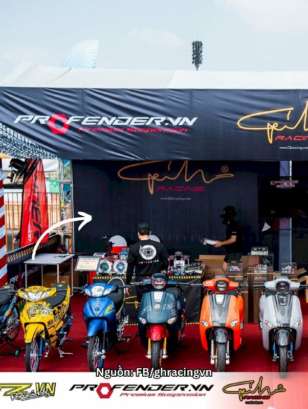 In phông nền gian hàng trưng bày linh phụ kiện xe máy tại sự kiện giải đua xe Drag Racing - INKTS2245