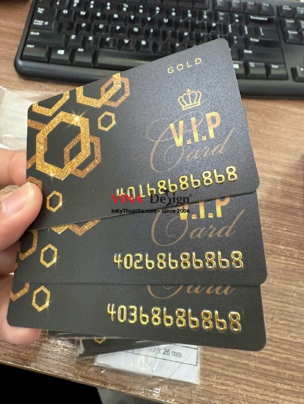 In thẻ VIP Nail Spa đánh sổ nhảy, dập số to màu vàng Gold, ép mờ - INKTS2233