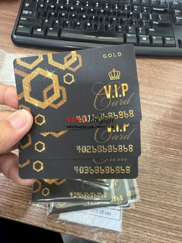 In thẻ VIP Nail Spa đánh sổ nhảy, dập số to màu vàng Gold, ép mờ - INKTS2233