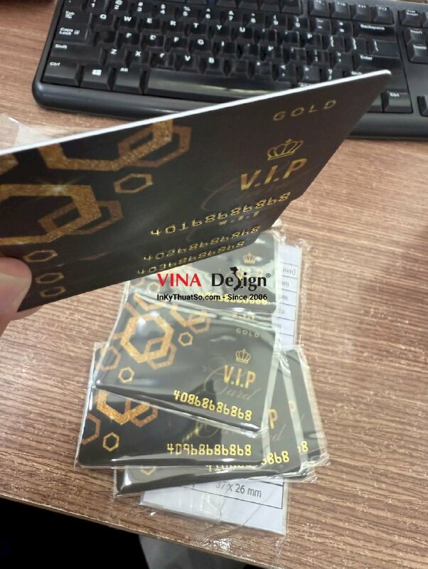 In thẻ VIP Nail Spa đánh sổ nhảy, dập số to màu vàng Gold, ép mờ - INKTS2233