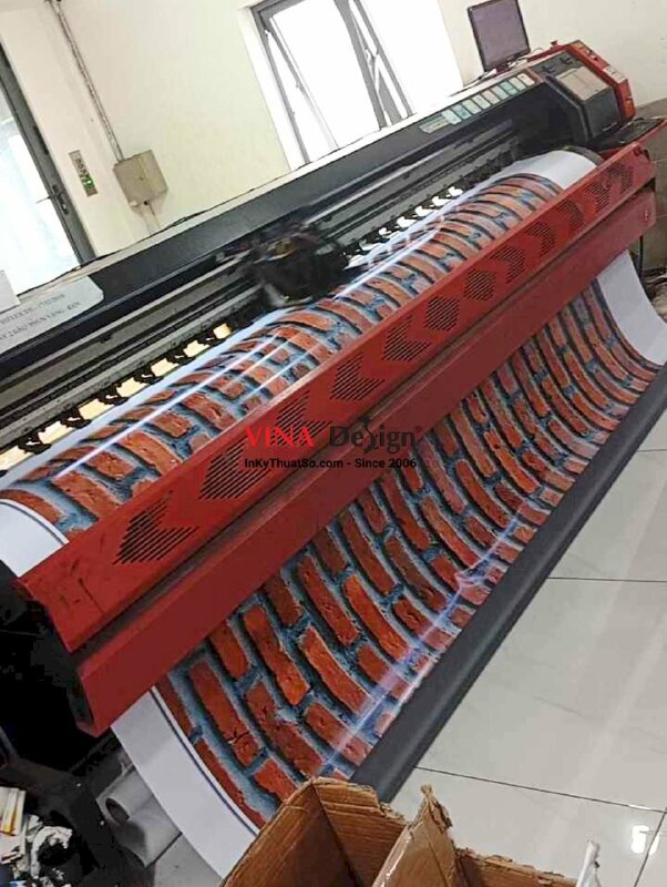 In backdrop tường nền gạch đỏ, in bạt hiflex đế xám (bạt 2 da) khổ lớn mực dầu - INKTS2273