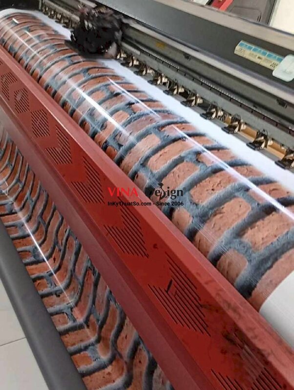 In backdrop tường nền gạch đỏ, in bạt hiflex đế xám (bạt 2 da) khổ lớn mực dầu - INKTS2273