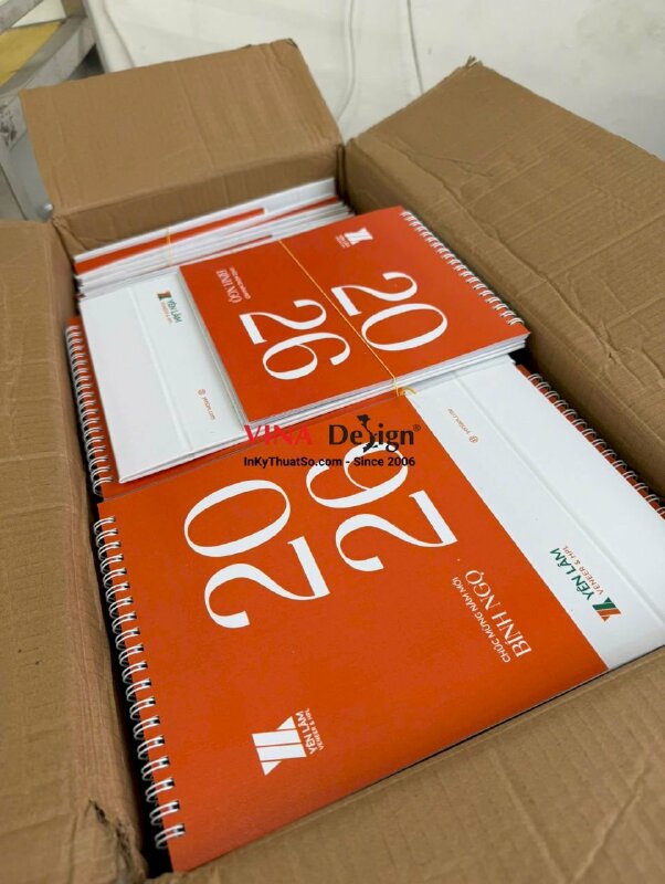 In lịch bàn chữ A 18cm x 18cm in 200 cuốn giấy mỹ thuật Constellation Snow Tela Fine EE/08 280gsm - INKTS2766