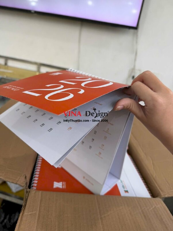 In lịch bàn chữ A 18cm x 18cm in 200 cuốn giấy mỹ thuật Constellation Snow Tela Fine EE/08 280gsm - INKTS2766