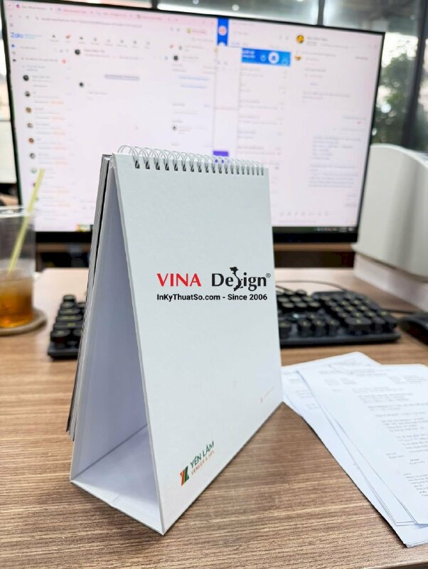 In lịch bàn chữ A 18cm x 18cm in 200 cuốn giấy mỹ thuật Constellation Snow Tela Fine EE/08 280gsm - INKTS2766