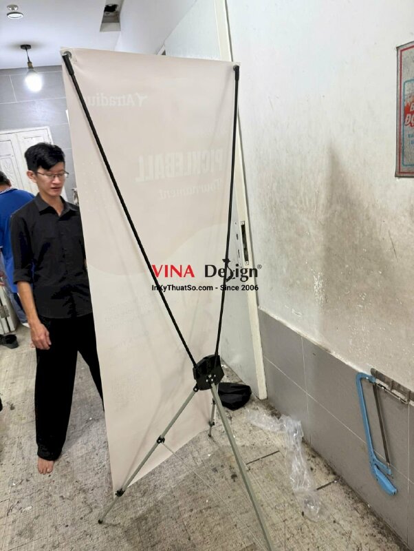 In poster CLB Pickleball công ty, doanh nghiệp, lắp standee chân dựng hình chữ X - INKTS2263