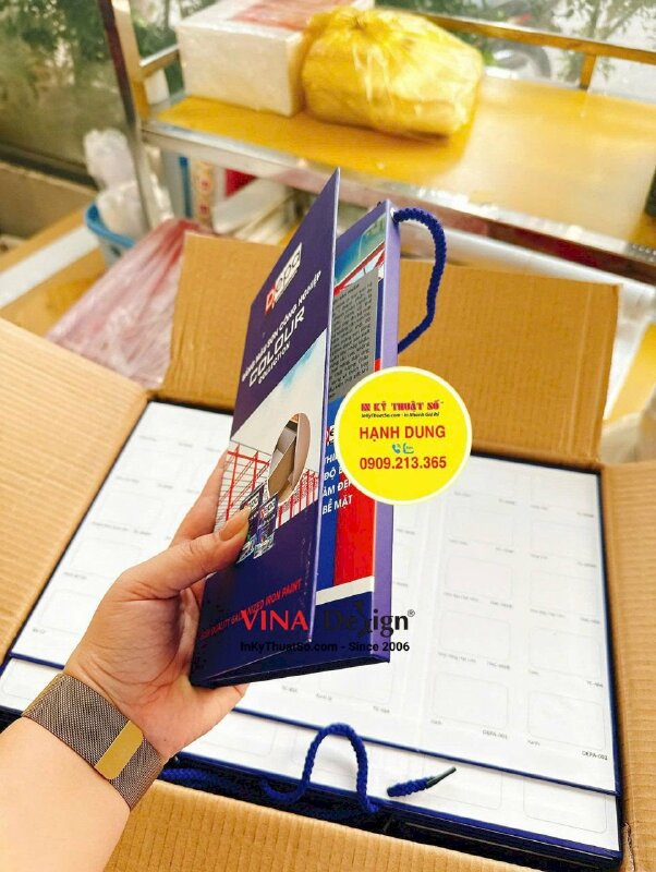 In catalogue bảng màu sơn công nghiệp, cấn gấp, gắn dây treo - INKTS2707