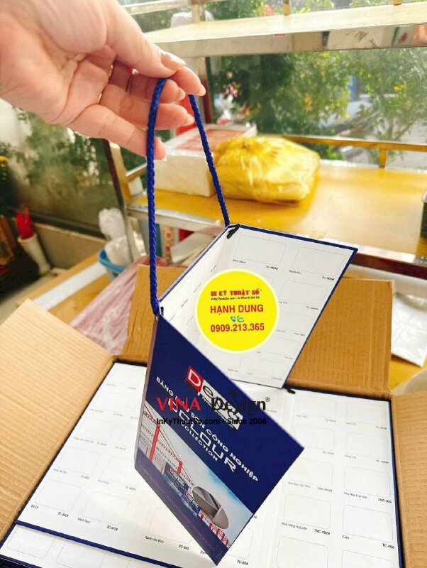 In catalogue bảng màu sơn công nghiệp, cấn gấp, gắn dây treo - INKTS2707