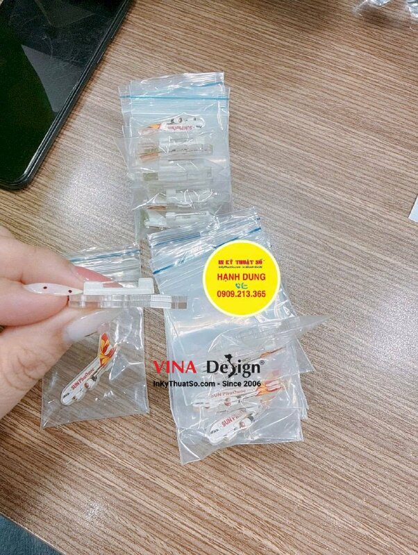 In huy hiệu logo hãng hàng không nghỉ dưỡng, huy hiệu Decal dán ốp Mica 2 mặt, gắn ghim cài - INKTS2640