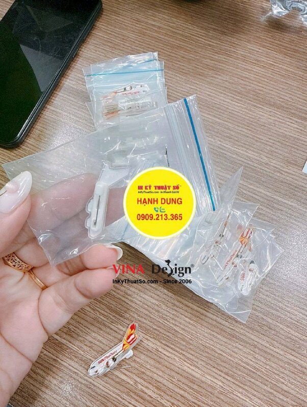 In huy hiệu logo hãng hàng không nghỉ dưỡng, huy hiệu Decal dán ốp Mica 2 mặt, gắn ghim cài - INKTS2640