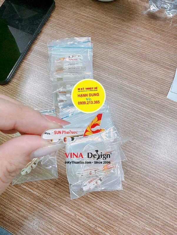 In huy hiệu logo hãng hàng không nghỉ dưỡng, huy hiệu Decal dán ốp Mica 2 mặt, gắn ghim cài - INKTS2640