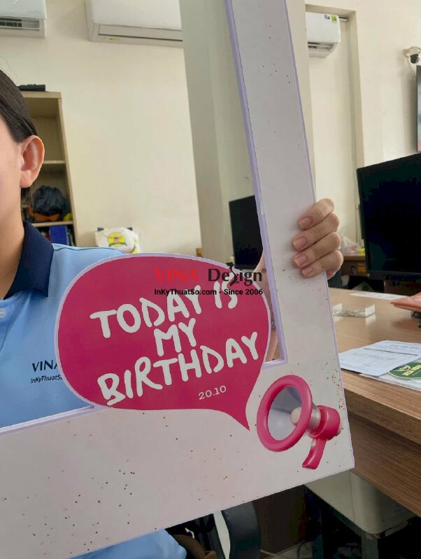 In khung check in tiệc sinh nhật từ Formex 10li, đứng được 2 người trong khung hình - INKTS2370