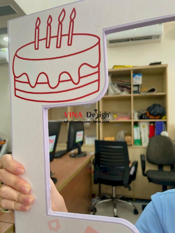 In khung check in tiệc sinh nhật từ Formex 10li, đứng được 2 người trong khung hình - INKTS2370