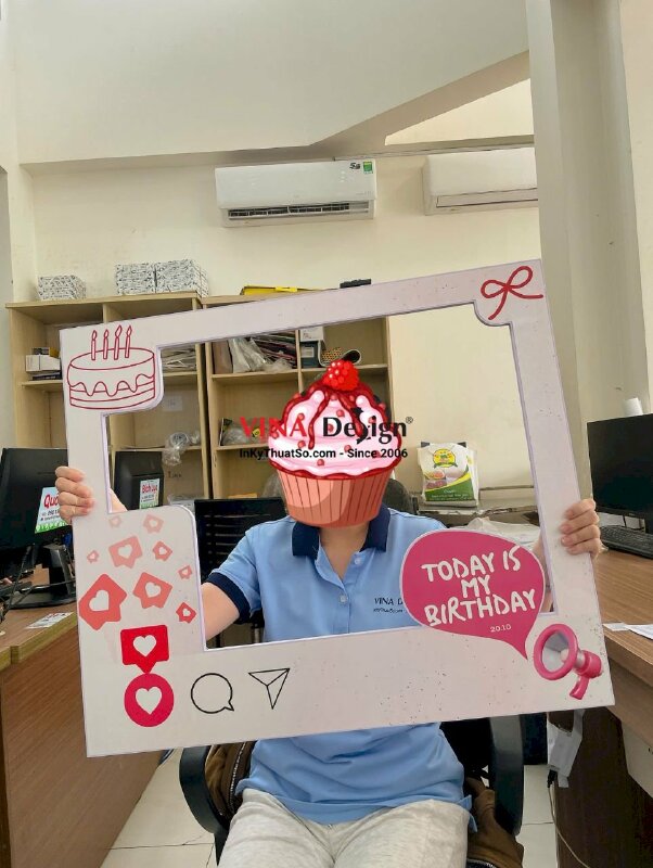 In khung check in tiệc sinh nhật từ Formex 10li, đứng được 2 người trong khung hình - INKTS2370