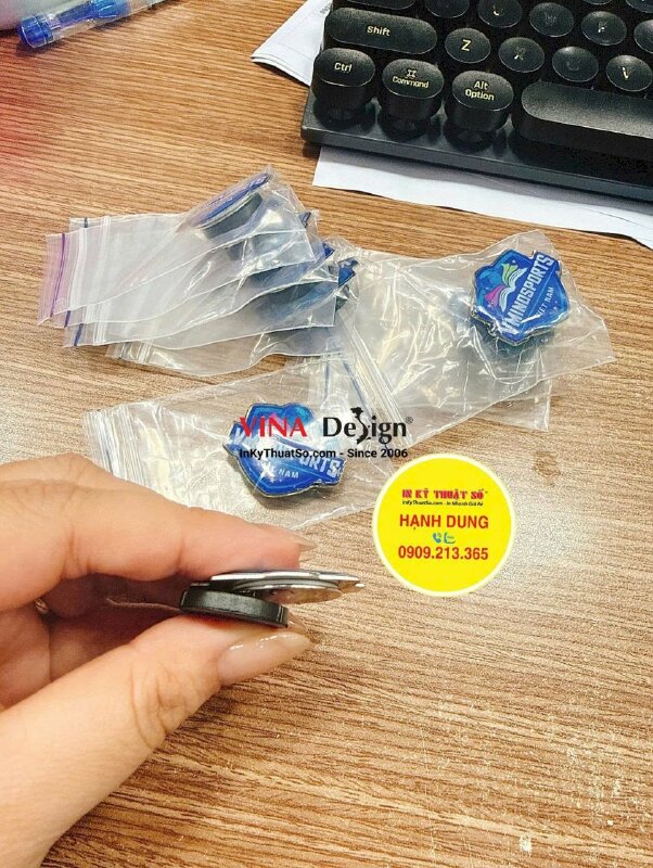 In logo huy hiệu cài áo cho hội nhóm câu lạc bộ Thể Thao Trí Tuệ Mind Sports, nhựa đổ keo nam châm hít - INKTS2709