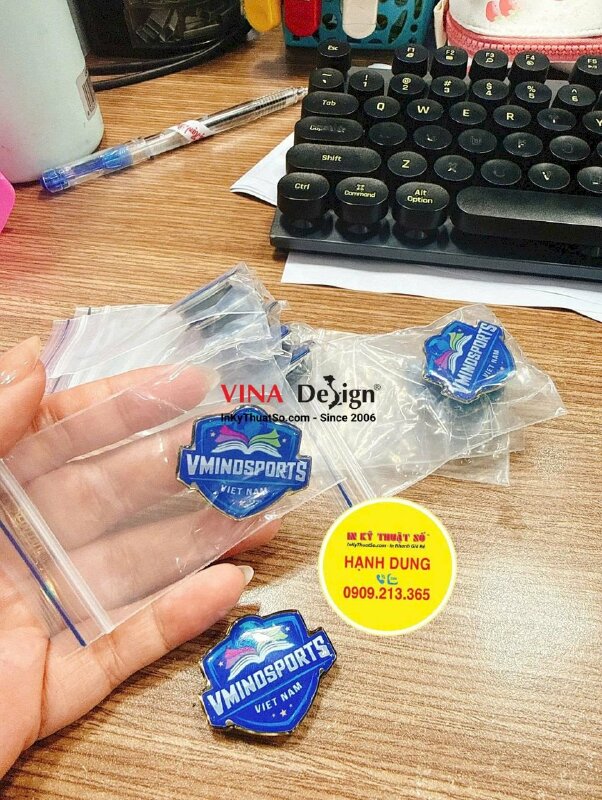 In logo huy hiệu cài áo cho hội nhóm câu lạc bộ Thể Thao Trí Tuệ Mind Sports, nhựa đổ keo nam châm hít - INKTS2709