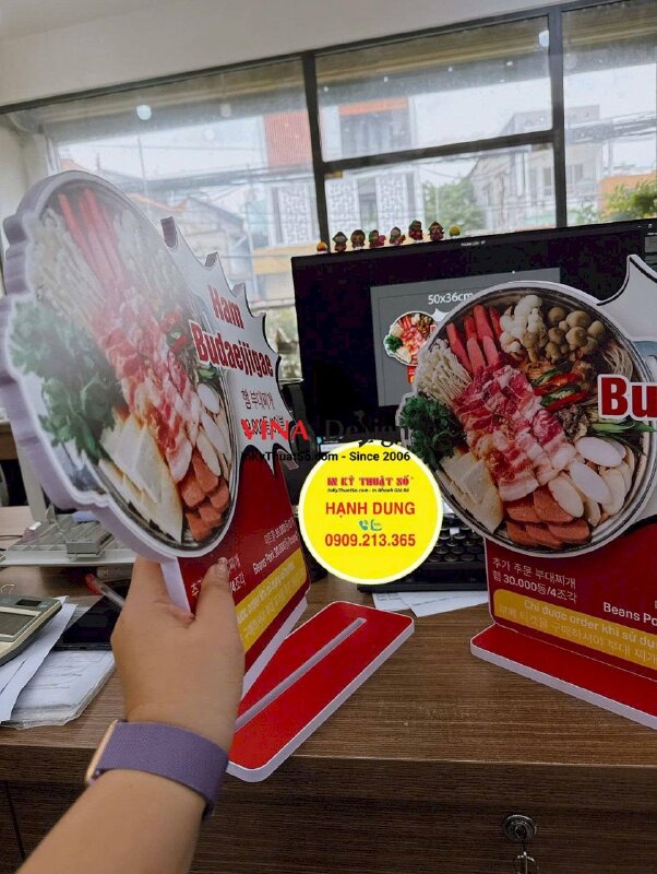 In mô hình Standee để bàn giới thiệu món ăn mới Nhà hàng Hàn Quốc - INKTS2636