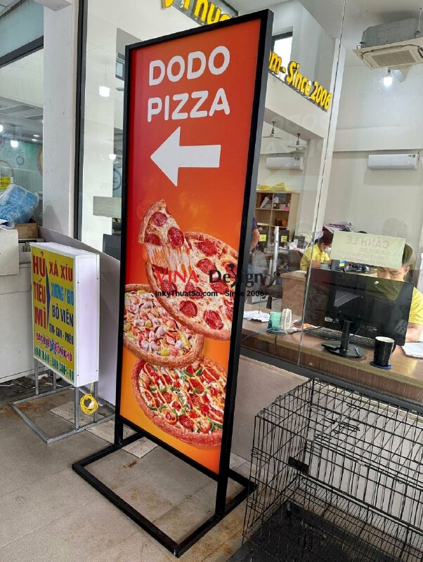 In standee quảng cáo tiệm pizza gắn chân standee khung sắt ngoài trời - INKTS415