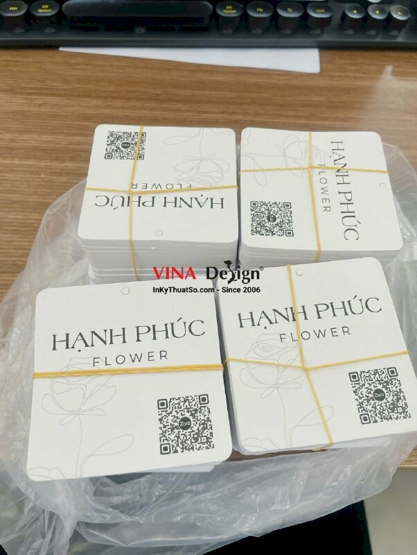 In tag treo cửa hàng hoa tươi, thông tin dịch vụ, địa chỉ, có mã QRcode Zalo - INKTS2369