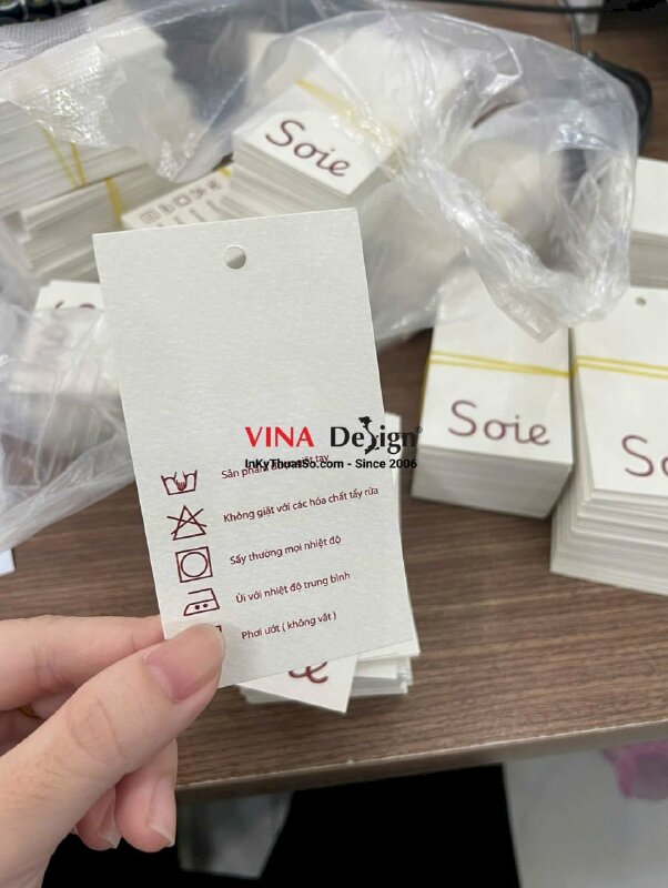 In tag treo quần áo giấy mỹ thuật vân mây, in 2 mặt, bấm lỗ tròn - INKTS2371