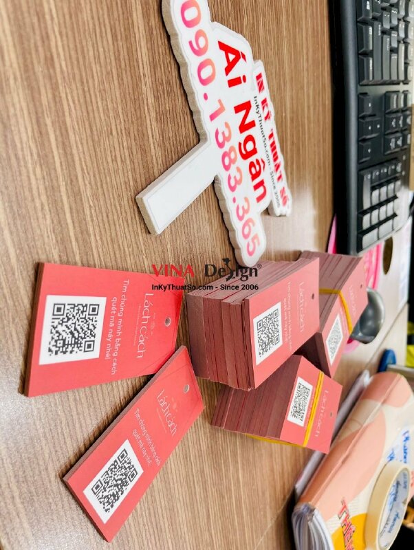 In tag treo shop hoa, tag cho tiệm hoa, tag gắn giỏ hoa tên cửa hàng có mã QR code - INKTS795