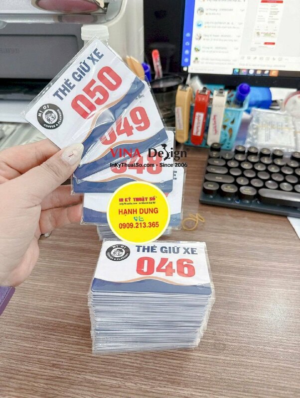 Làm thẻ nhựa giữ xe quán Coffee & Playkids, đánh sổ nhảy theo yêu cầu - INKTS2711