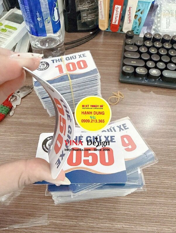 Làm thẻ nhựa giữ xe quán Coffee & Playkids, đánh sổ nhảy theo yêu cầu - INKTS2711