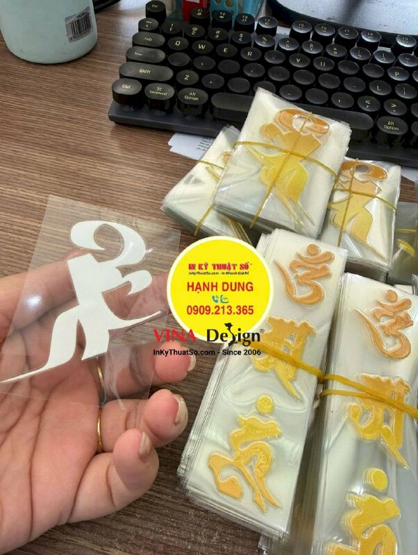 In chữ Phạn dạng thư pháp, nhãn UV DTF bóc dán trực tiếp lên nhiều bề mặt (trừ vải) - INKTS3696