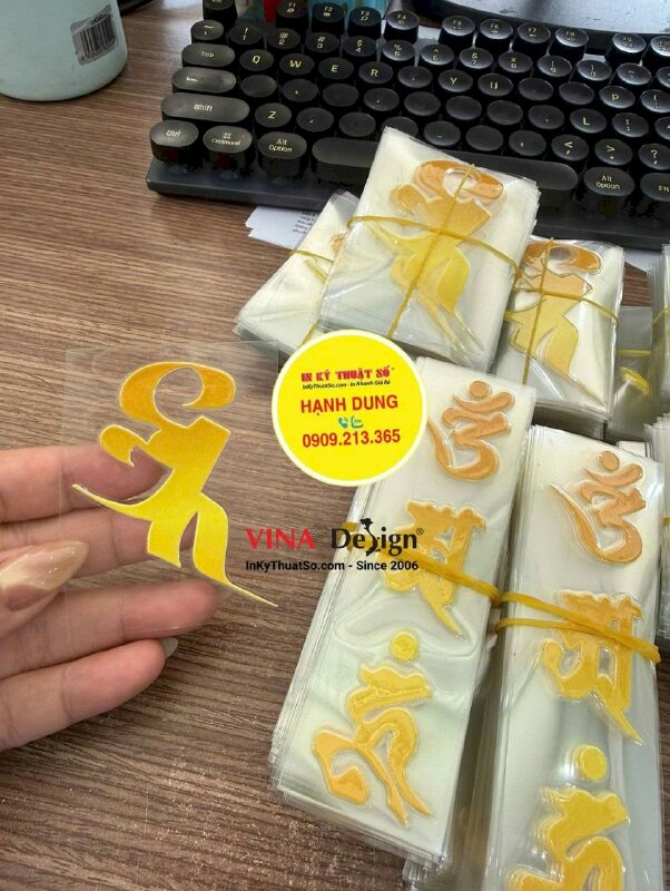 In chữ Phạn dạng thư pháp, nhãn UV DTF bóc dán trực tiếp lên nhiều bề mặt (trừ vải) - INKTS3696