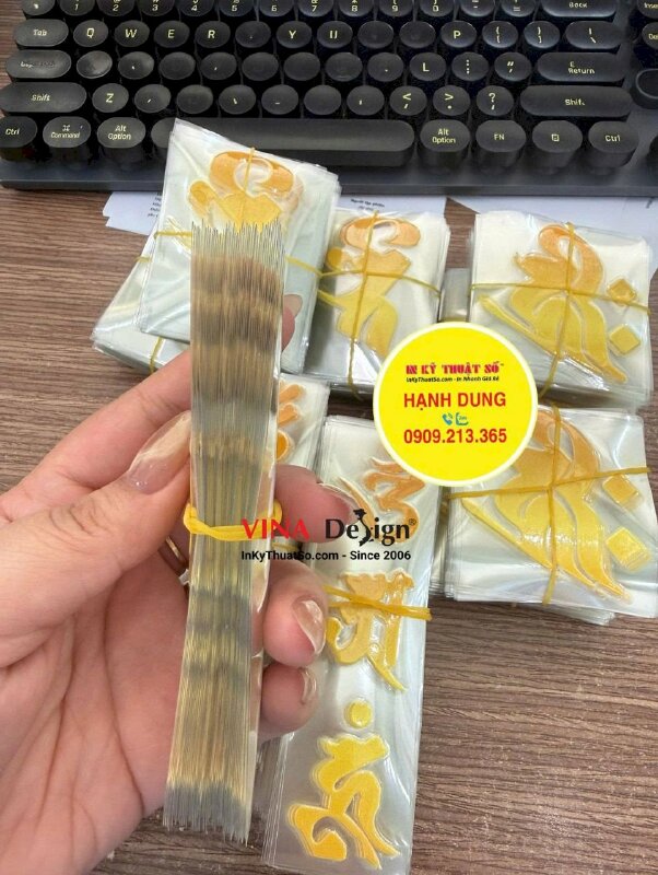 In chữ Phạn dạng thư pháp, nhãn UV DTF bóc dán trực tiếp lên nhiều bề mặt (trừ vải) - INKTS3696
