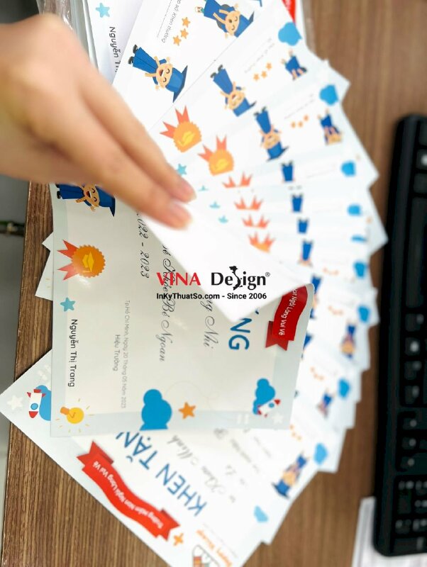 In giấy khen 1 mặt chất liệu C300gsm, giấy khen mầm non Bé Khỏe Bé Ngoan - INKTS373