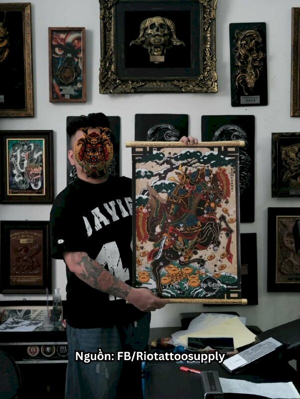 In tranh Canvas nẹp gỗ treo tường hình xăm Samurai Nhật cổ Tattoo làm quà tặng khách cho shop vật tư - INKTS3686