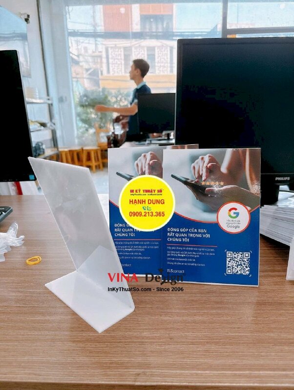Làm standee Mica để bàn có mã QRcode đánh giá Google Map,  in Decal sữa khổ A5 dán lên Mica chữ L - INKTS3694