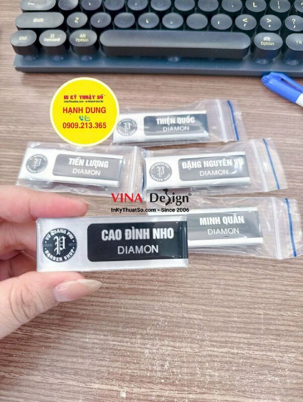In bảng tên nhựa đổ keo gắn nam châm chức danh Diamon cho tiệm tóc nam Barber Shop - INKTS3726