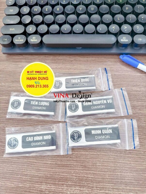 In bảng tên nhựa đổ keo gắn nam châm chức danh Diamon cho tiệm tóc nam Barber Shop - INKTS3726