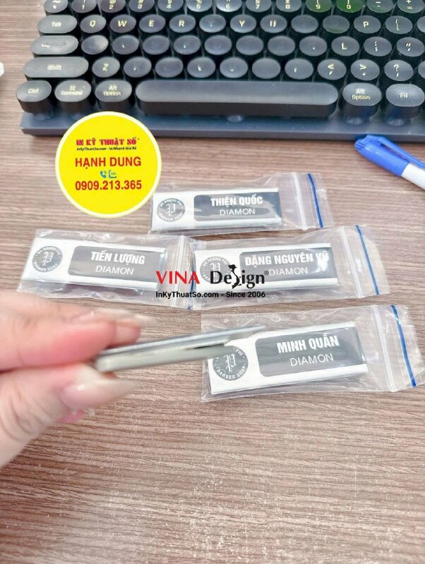 In bảng tên nhựa đổ keo gắn nam châm chức danh Diamon cho tiệm tóc nam Barber Shop - INKTS3726