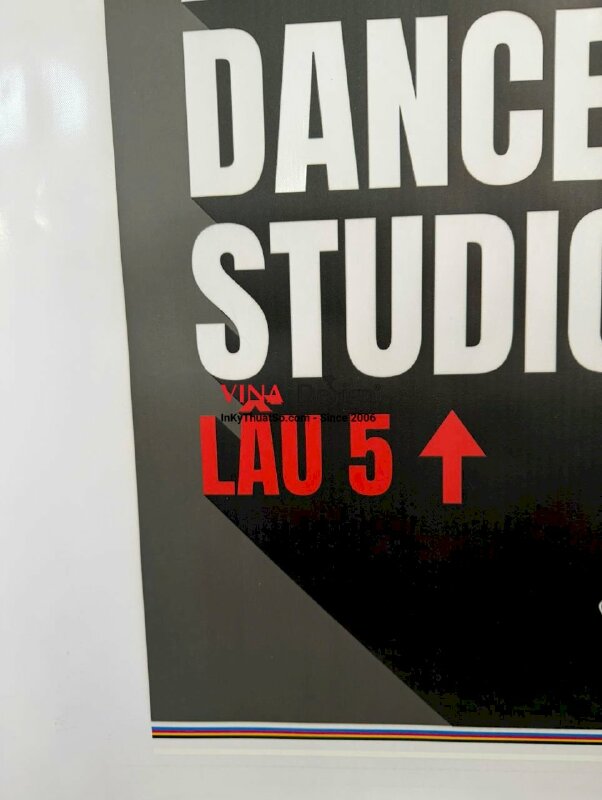 In bạt không gân UV chừa biên, biển bạt hướng dẫn lối đi lên Dance Studio - INKTS3771