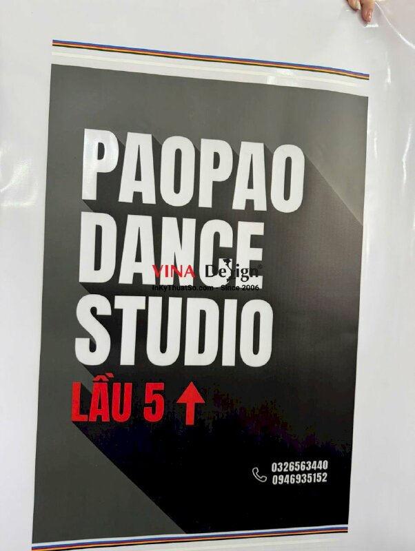 In bạt không gân UV chừa biên, biển bạt hướng dẫn lối đi lên Dance Studio - INKTS3771